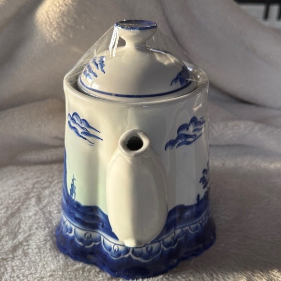 Andrea by Sadek Blue & White Clipper Ship Teapot - Picture 3 of 6